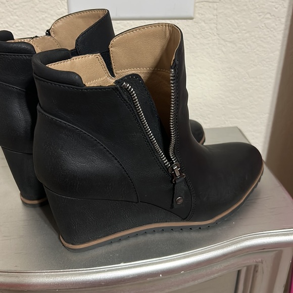 Boots - Picture 2 of 3